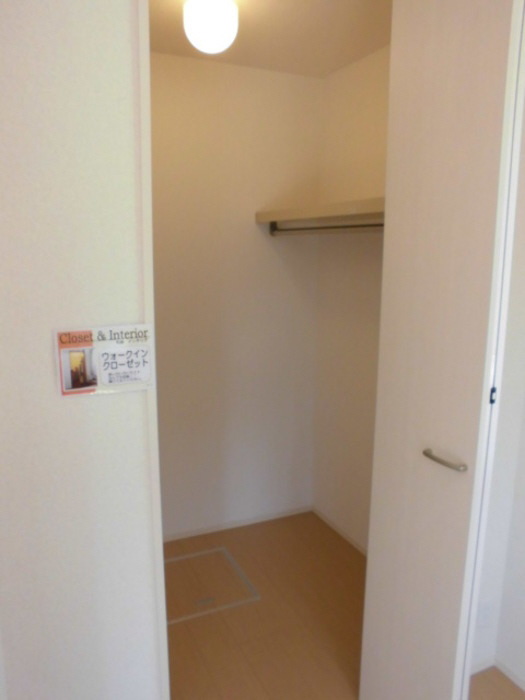 収納 ウォークインクローゼット 写真8
