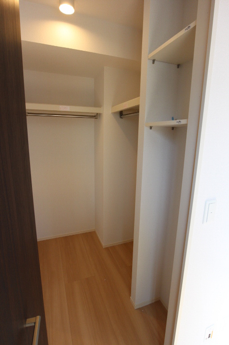 収納 ウォークインクローゼット 写真8