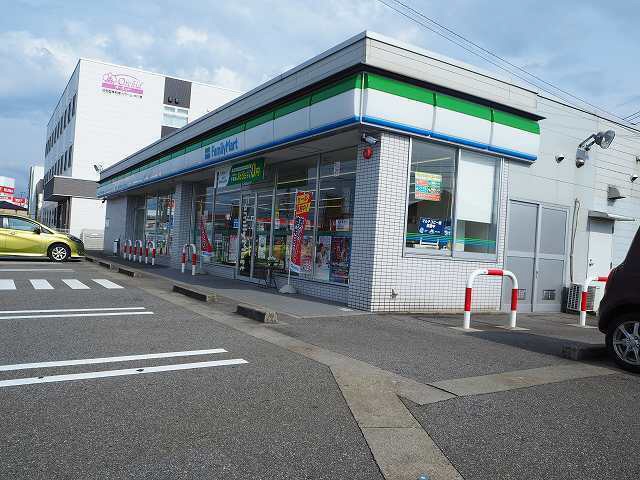 周辺 ファミリーマート富山中川原店まで400m 写真18