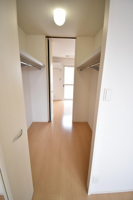 収納 ウォークスルークローゼット 写真8