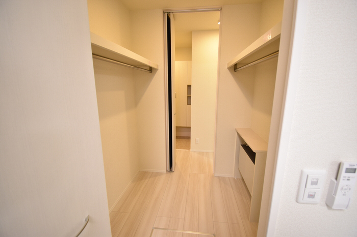 収納 ウォークスルークローゼット 写真8