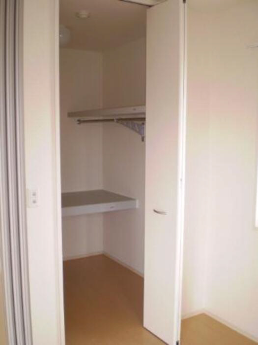 収納 ウォークインクローゼット 写真4