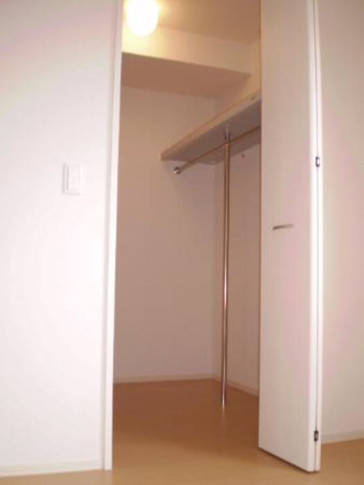 収納 ウォークインクローゼット 写真4